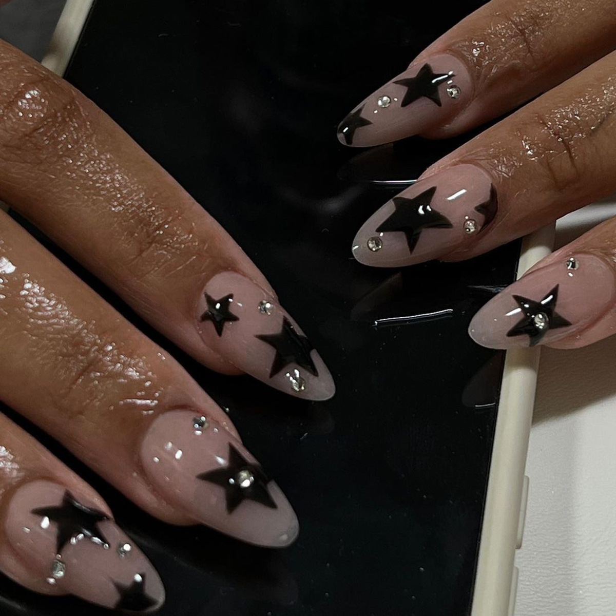 24 قطعة من الأظافر الاصطناعية  - مراجعة Nail Art French Nails وسعره