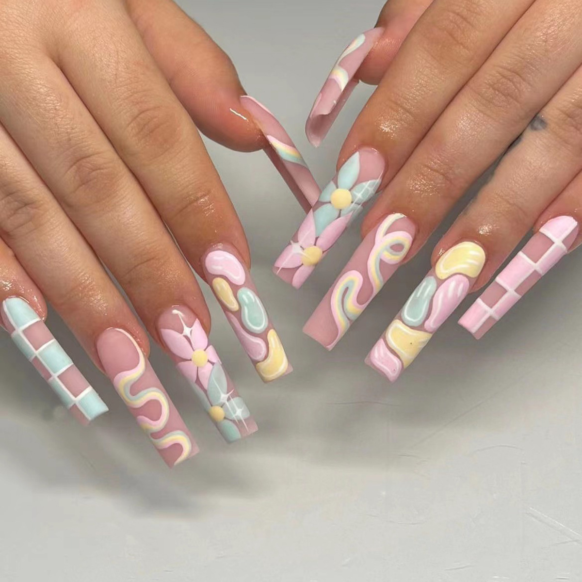 24 قطعة الأظافر الفرنسية السود - مراجعة Nail Art French Nails وسعره